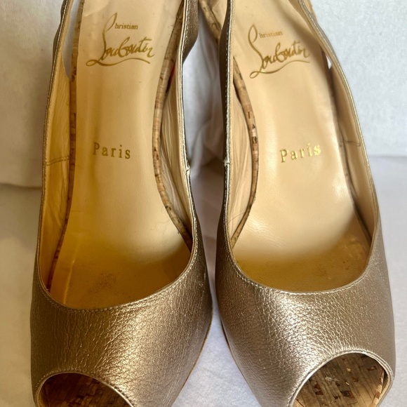 Christian Louboutin sling back peep toe heels, soft platinum/gold, size 38 - Picture 2 of 5